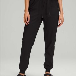 8. MSRP$118 Lululemon Stretch High-Rise Jogger Black Luxtreme Nulu